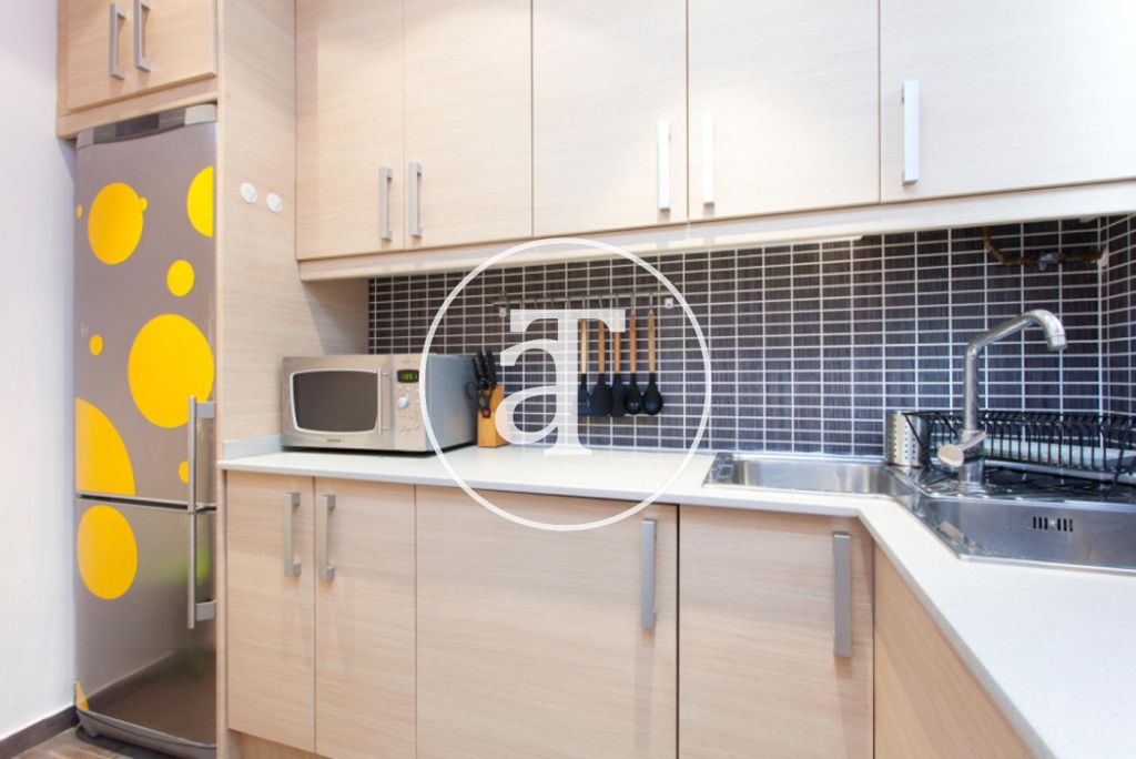 Piso de alquiler temporal de dos habitaciones dobles y dos baños en Eixample 7