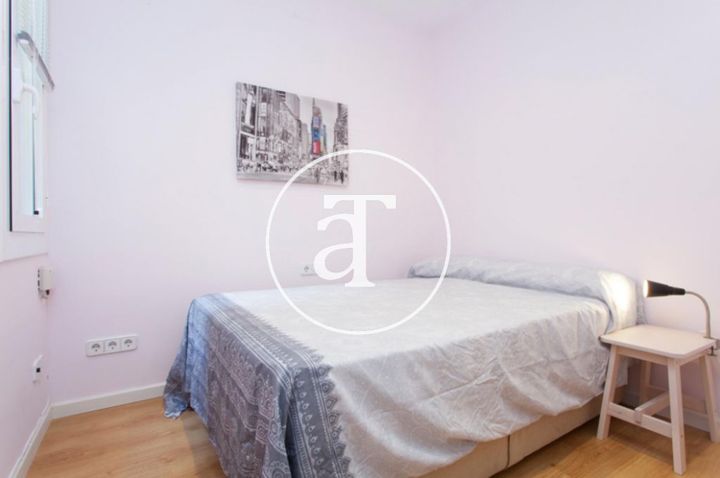 Piso de alquiler temporal de dos habitaciones dobles y dos baños en Eixample 13