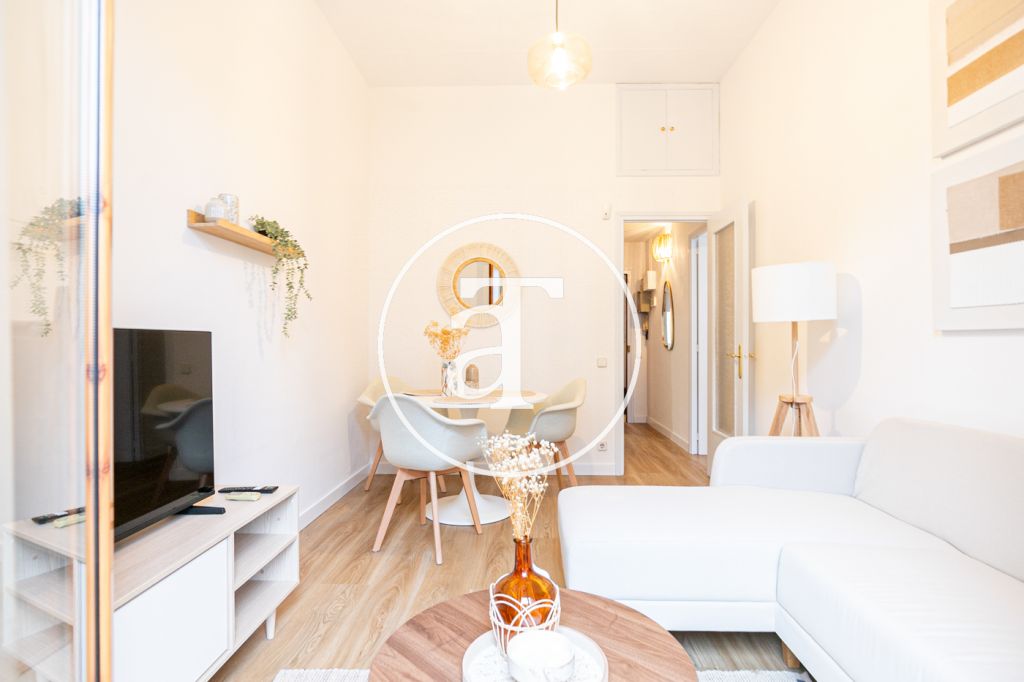Monthly rental apartment with 1 double bedroom and terrace in Eixample 4