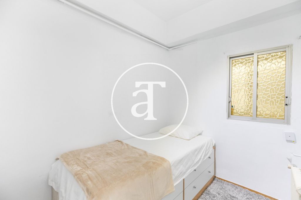 Monthly rental apartment with 3 bedrooms in Les Corts 18
