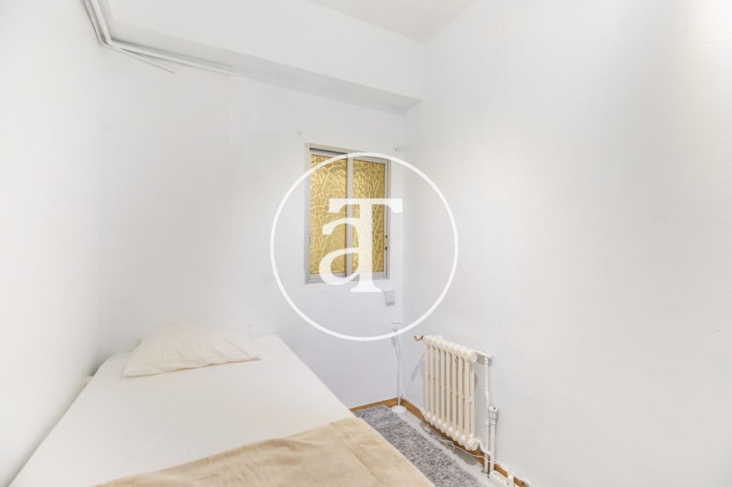 Monthly rental apartment with 3 bedrooms in Les Corts 19