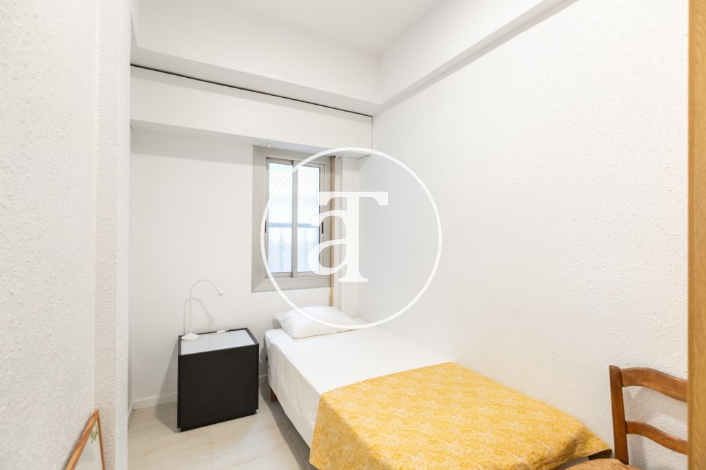 Monthly rental apartment with 3 bedrooms in Les Corts 24