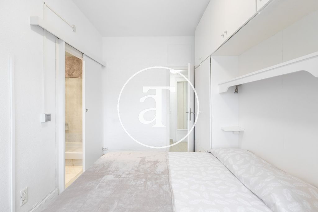 Monthly rental apartment with 3 bedrooms in Les Corts 22