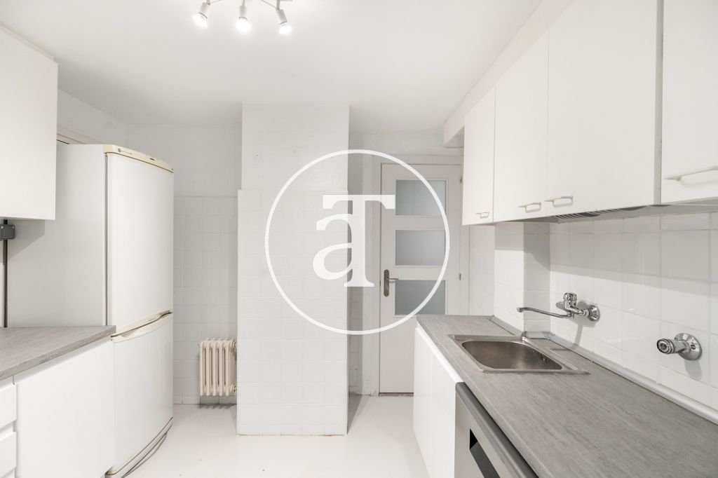 Monthly rental apartment with 3 bedrooms in Les Corts 13