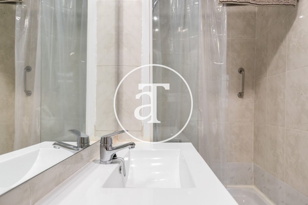 Monthly rental apartment with 3 bedrooms in Les Corts 27