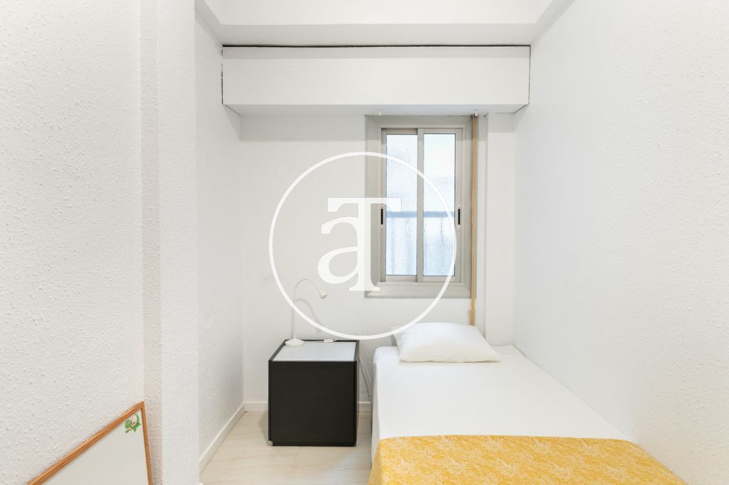 Monthly rental apartment with 3 bedrooms in Les Corts 25