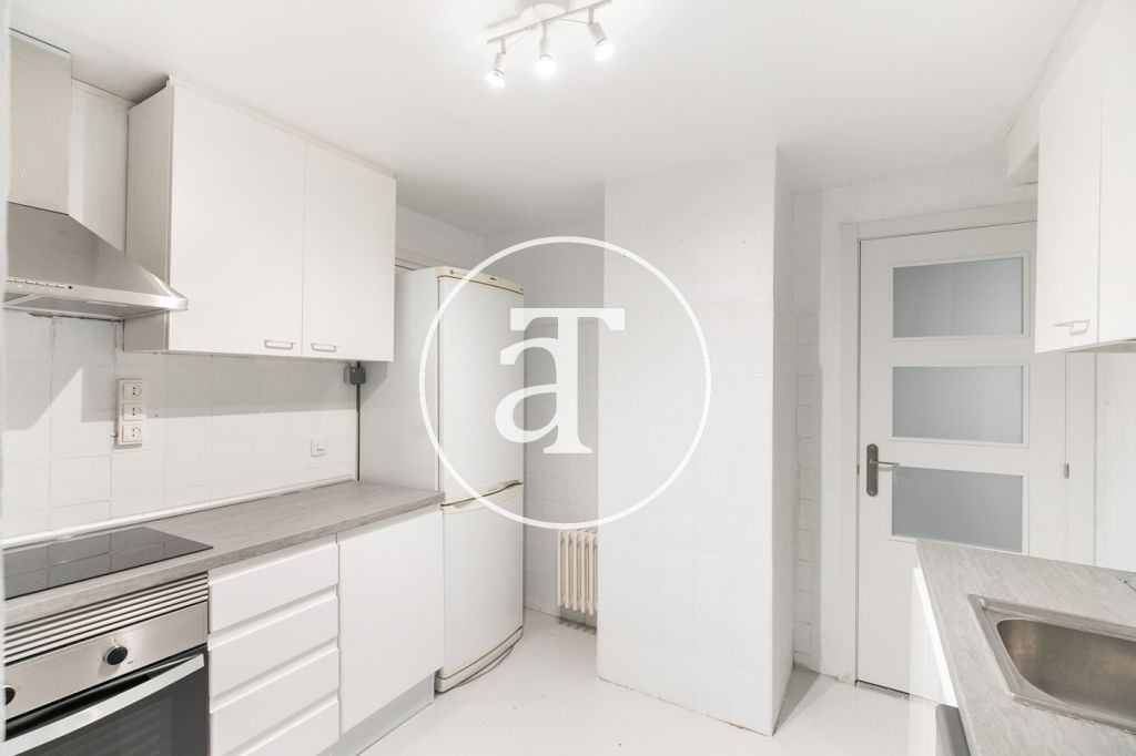 Monthly rental apartment with 3 bedrooms in Les Corts 15