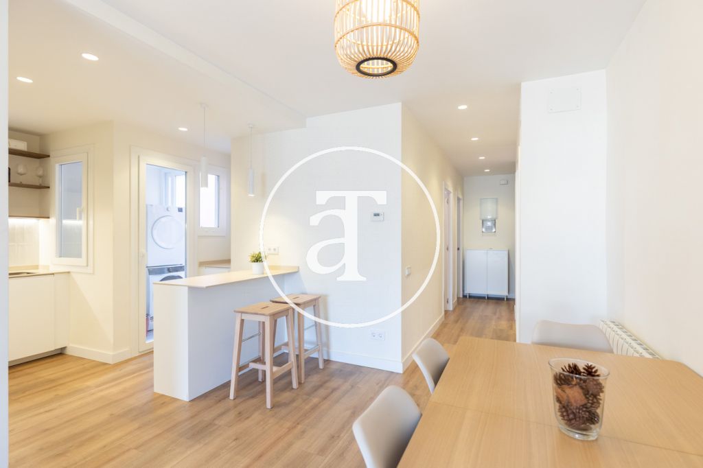 Monthly rental apartment with 2 bedrooms and a studio, 2 bathrooms and a balcony in Sant Martí 8