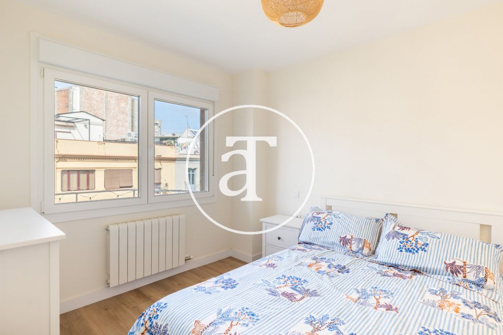 Monthly rental apartment with 2 bedrooms and a studio, 2 bathrooms and a balcony in Sant Martí 15