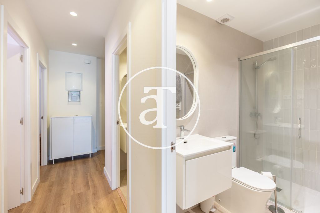Monthly rental apartment with 2 bedrooms and a studio, 2 bathrooms and a balcony in Sant Martí 21