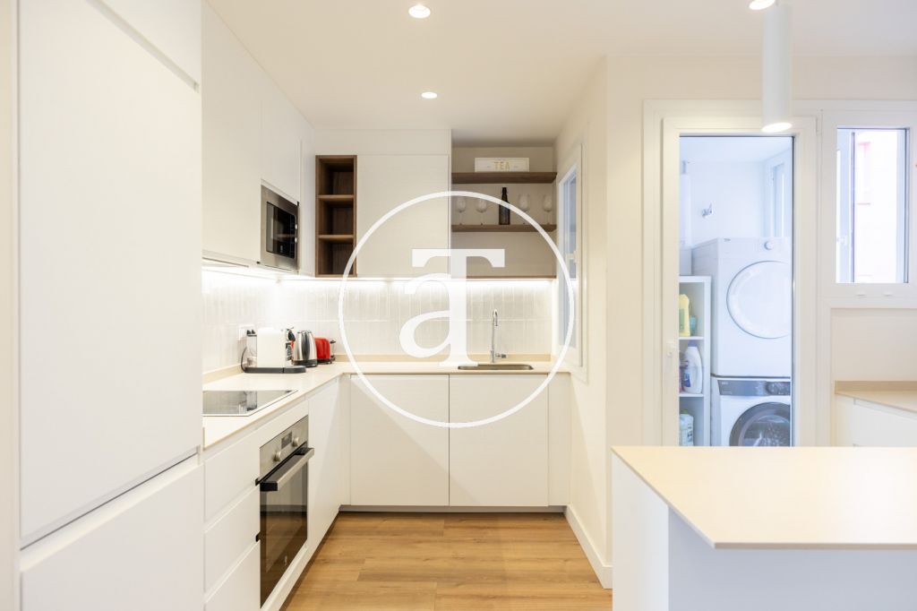 Monthly rental apartment with 2 bedrooms and a studio, 2 bathrooms and a balcony in Sant Martí 9