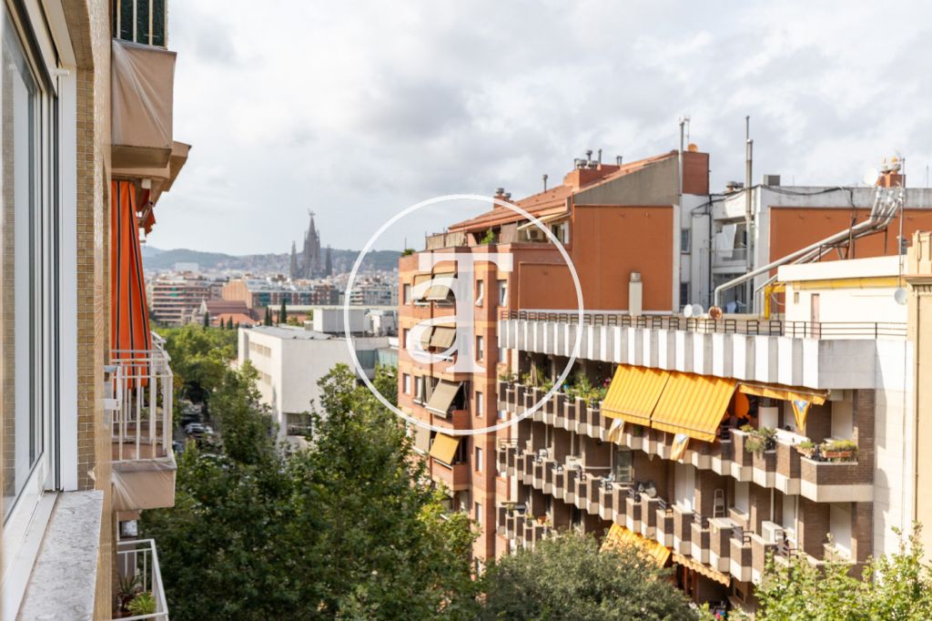 Monthly rental apartment with 2 bedrooms and a studio, 2 bathrooms and a balcony in Sant Martí 5