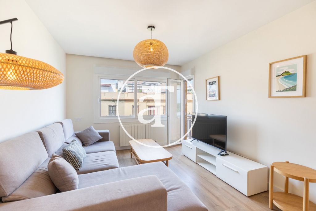 Monthly rental apartment with 2 bedrooms and a studio, 2 bathrooms and a balcony in Sant Martí