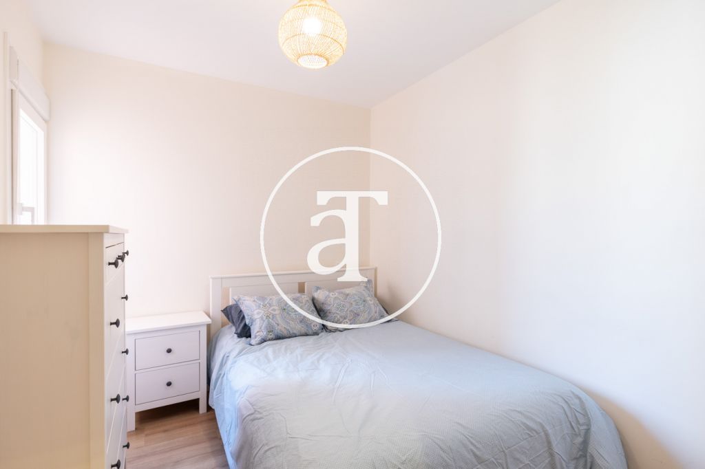 Monthly rental apartment with 2 bedrooms and a studio, 2 bathrooms and a balcony in Sant Martí 18