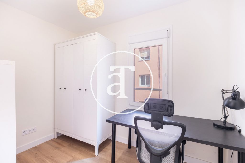 Monthly rental apartment with 2 bedrooms and a studio, 2 bathrooms and a balcony in Sant Martí 24