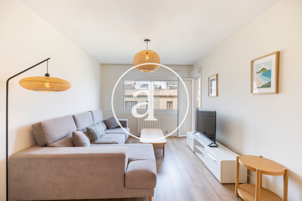 Monthly rental apartment with 2 bedrooms and a studio, 2 bathrooms and a balcony in Sant Martí 6