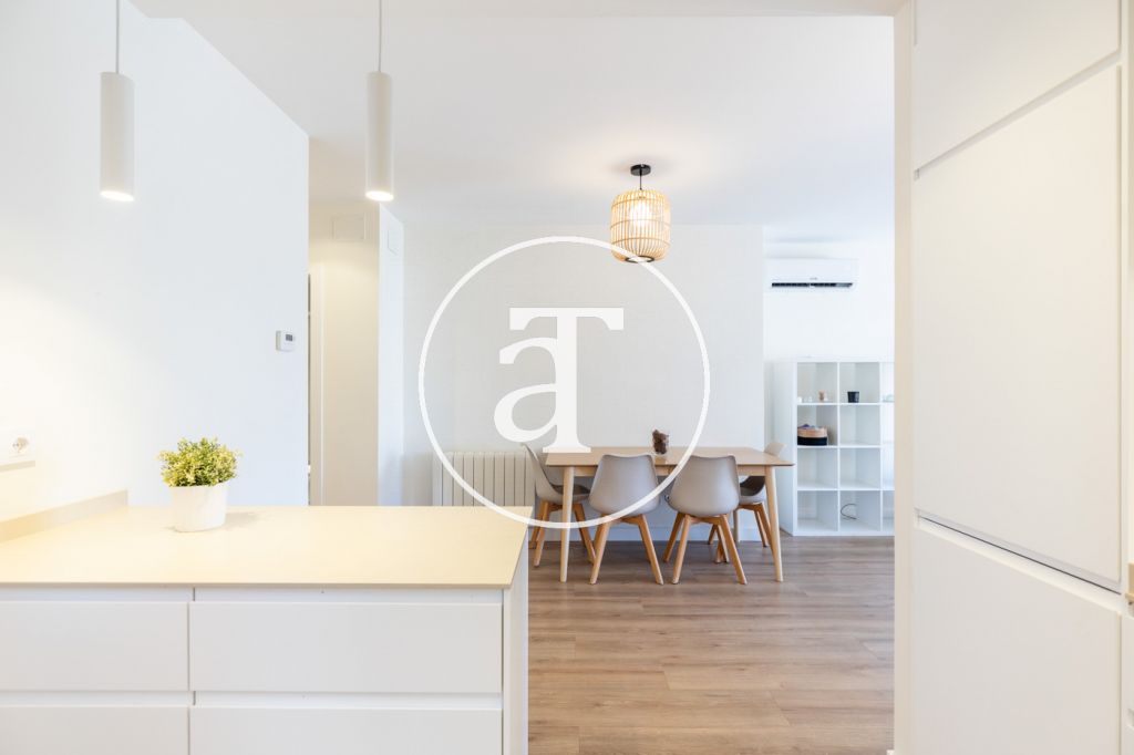 Monthly rental apartment with 2 bedrooms and a studio, 2 bathrooms and a balcony in Sant Martí 11