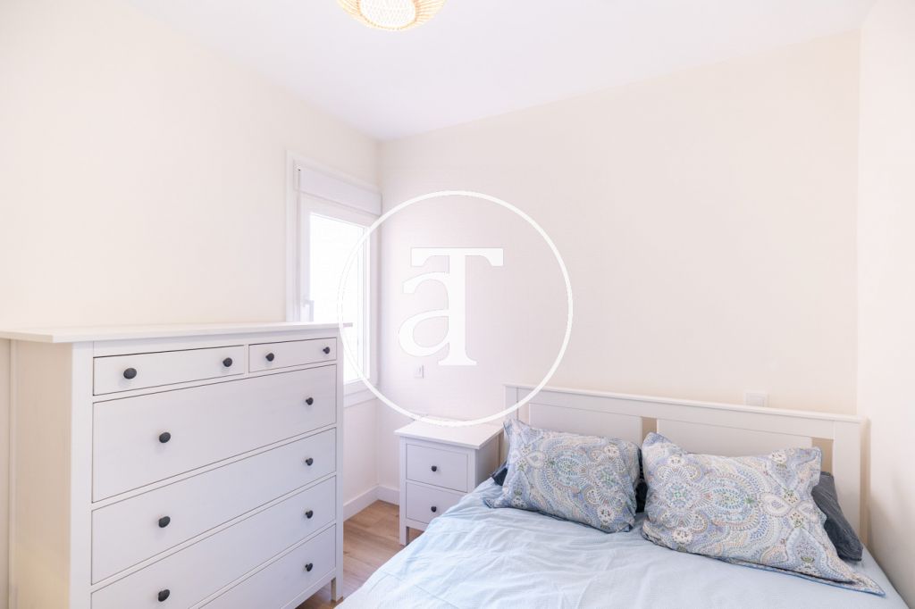 Monthly rental apartment with 2 bedrooms and a studio, 2 bathrooms and a balcony in Sant Martí 19