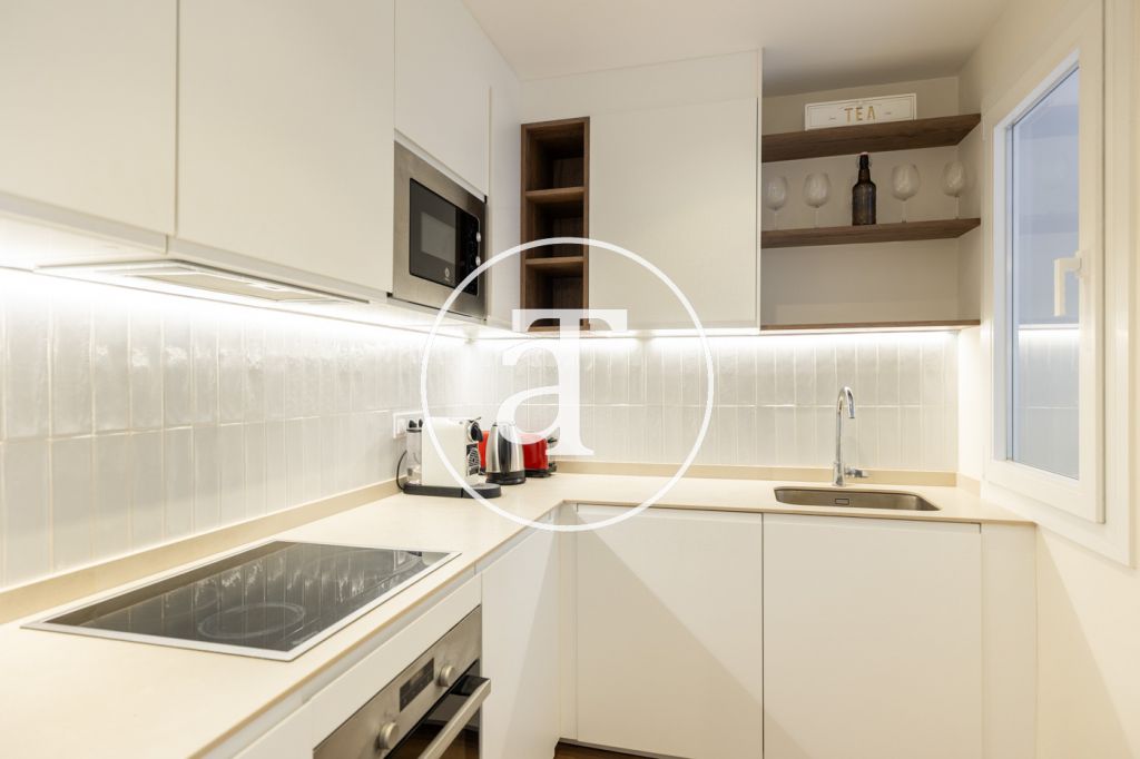 Monthly rental apartment with 2 bedrooms and a studio, 2 bathrooms and a balcony in Sant Martí 10