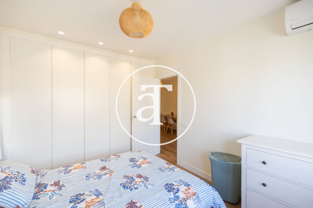 Monthly rental apartment with 2 bedrooms and a studio, 2 bathrooms and a balcony in Sant Martí 14