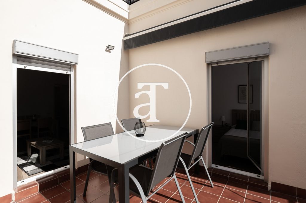 Monthly rental apartment: 2 bedrooms and 1 bathroom with large terrace in Eixample 3