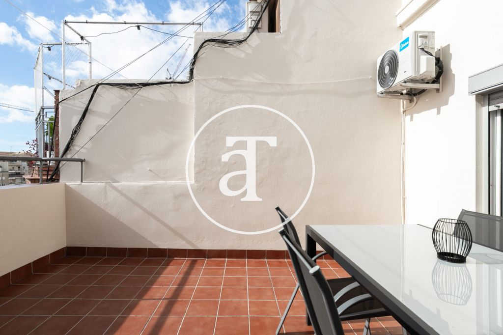 Monthly rental apartment: 2 bedrooms and 1 bathroom with large terrace in Eixample 6