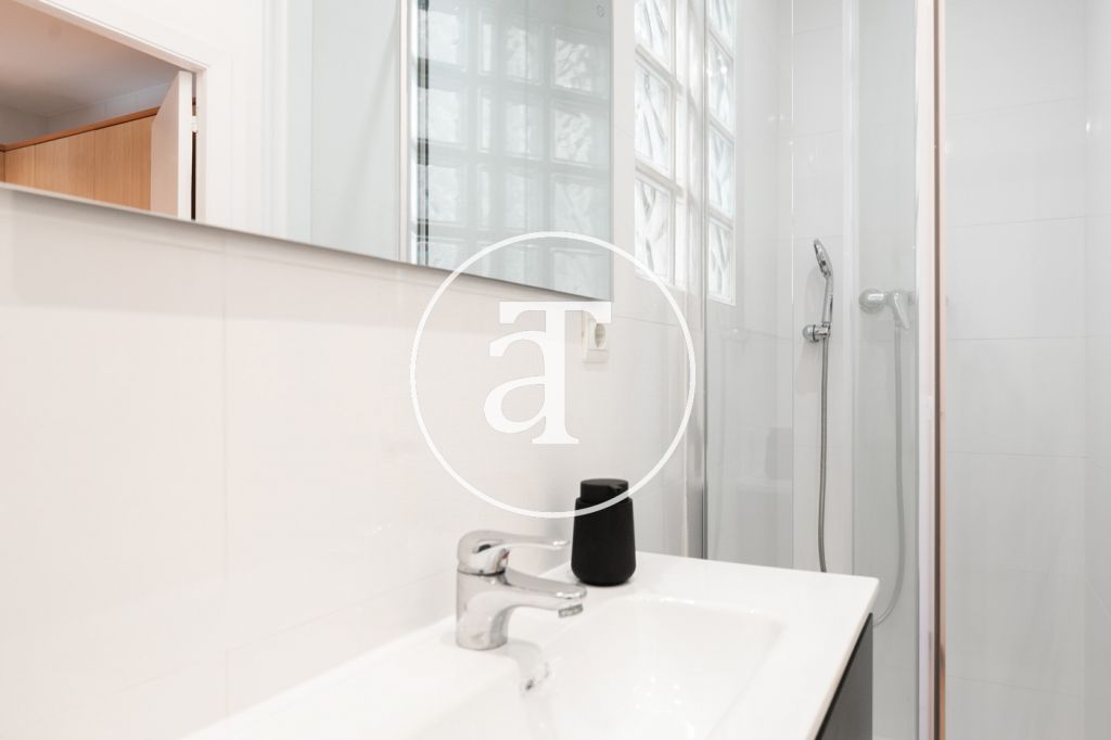 Monthly rental apartment: 2 bedrooms and 1 bathroom with large terrace in Eixample 21