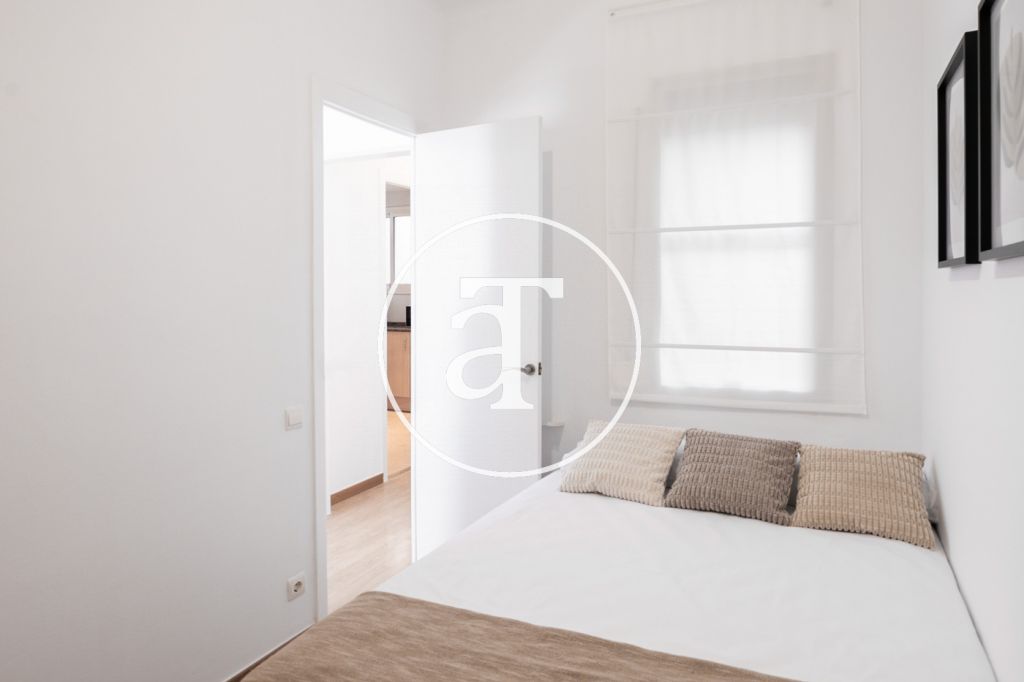 Monthly rental apartment: 2 bedrooms and 1 bathroom with large terrace in Eixample 22