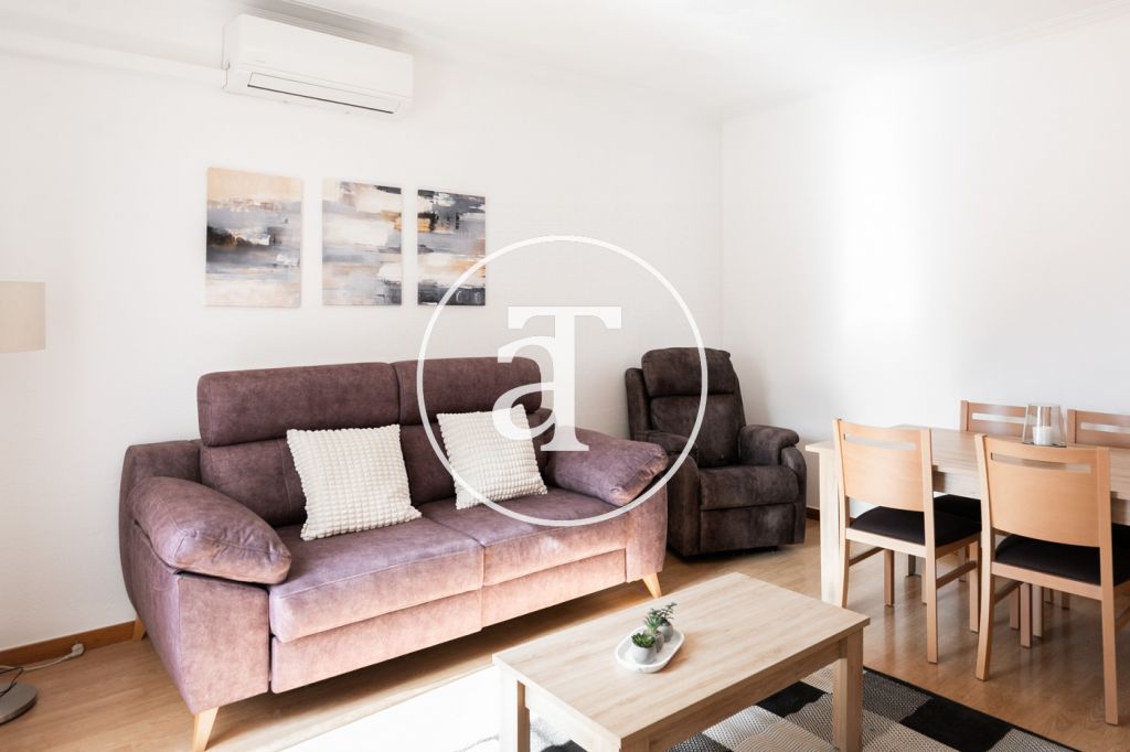 Monthly rental apartment: 2 bedrooms and 1 bathroom with large terrace in Eixample 8