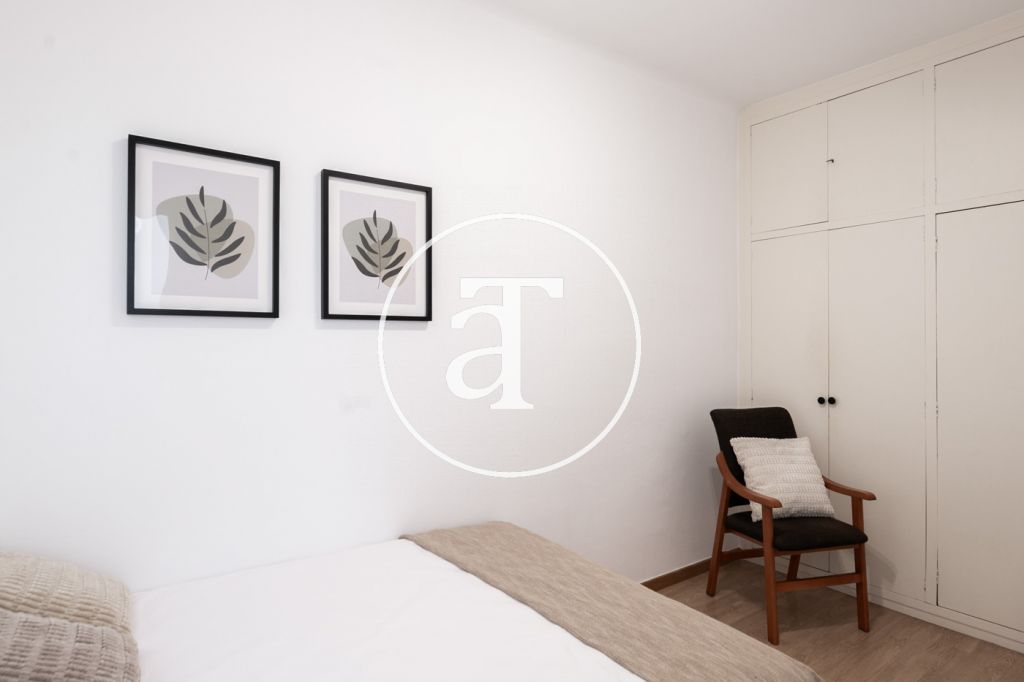 Monthly rental apartment: 2 bedrooms and 1 bathroom with large terrace in Eixample 24