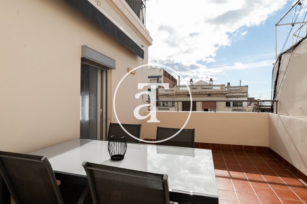 Monthly rental apartment: 2 bedrooms and 1 bathroom with large terrace in Eixample 4