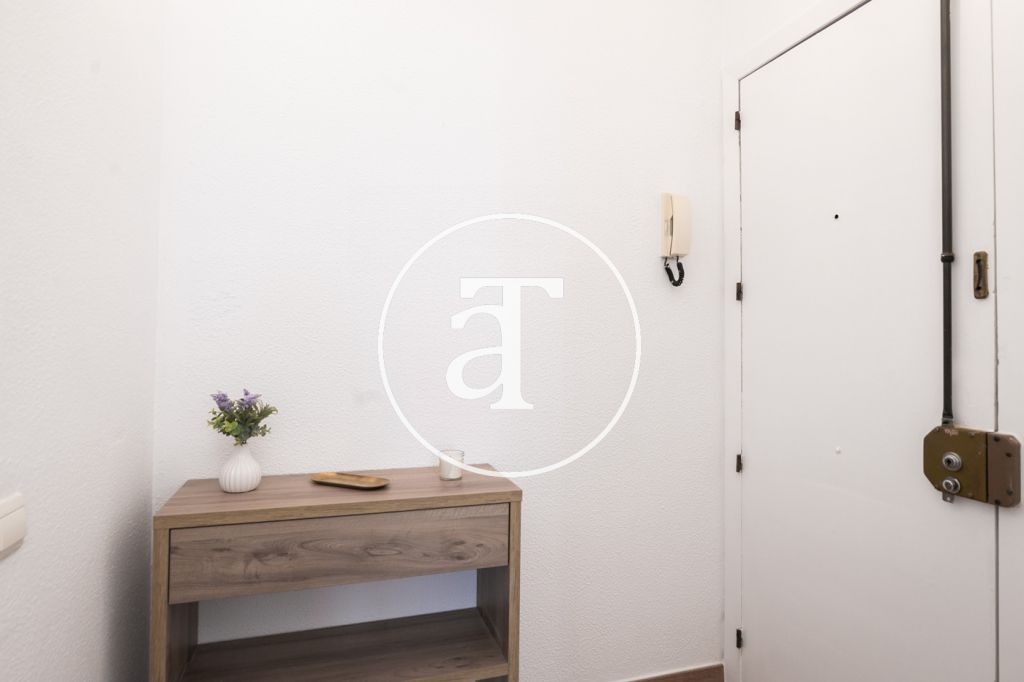 Monthly rental apartment: 2 bedrooms and 1 bathroom with large terrace in Eixample 27