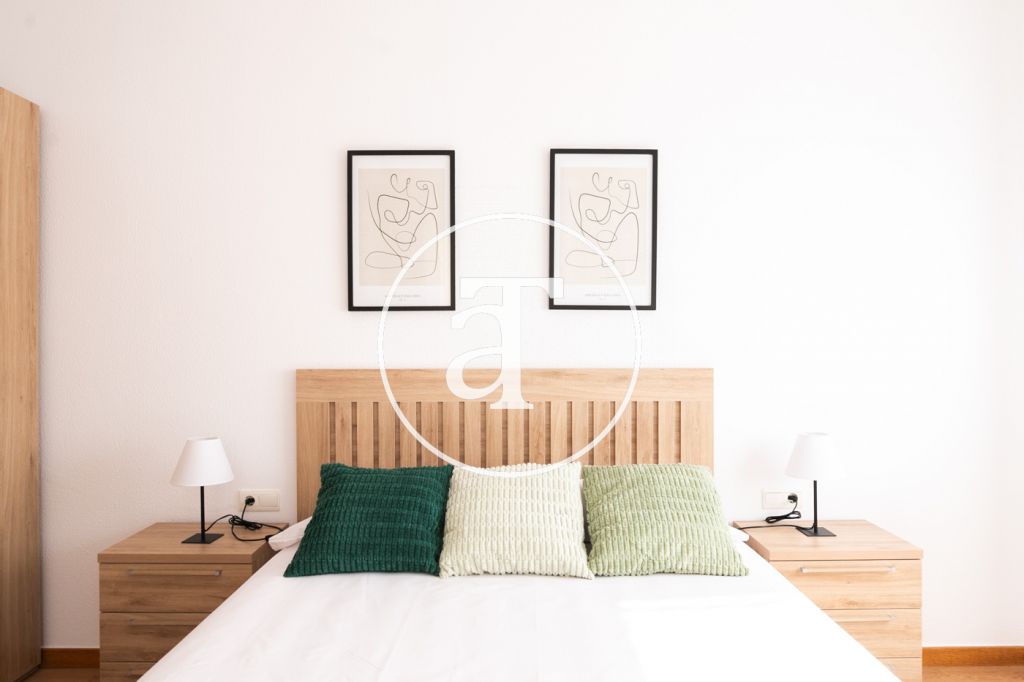 Monthly rental apartment: 2 bedrooms and 1 bathroom with large terrace in Eixample 19