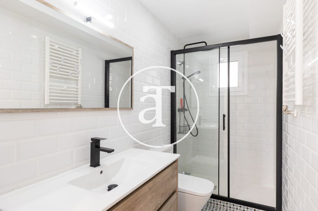 Appartement en location temporaire avec 2 chambres, bureau, 1 salle de bain et balcon à Sant Andreu 17