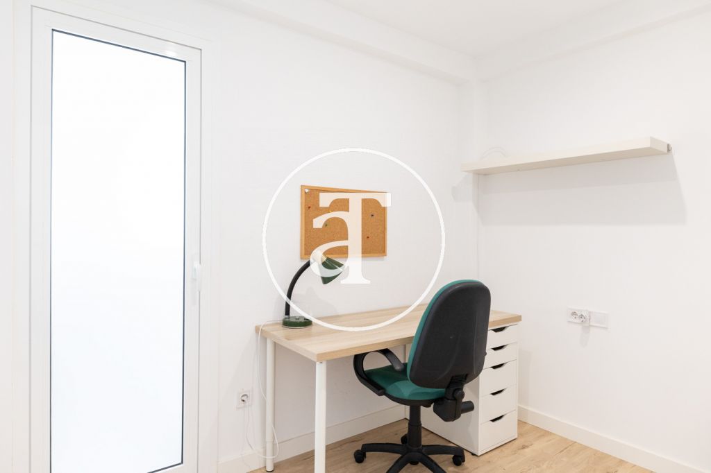 Appartement en location temporaire avec 2 chambres, bureau, 1 salle de bain et balcon à Sant Andreu 22