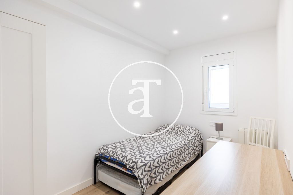 Appartement en location temporaire avec 2 chambres, bureau, 1 salle de bain et balcon à Sant Andreu 18