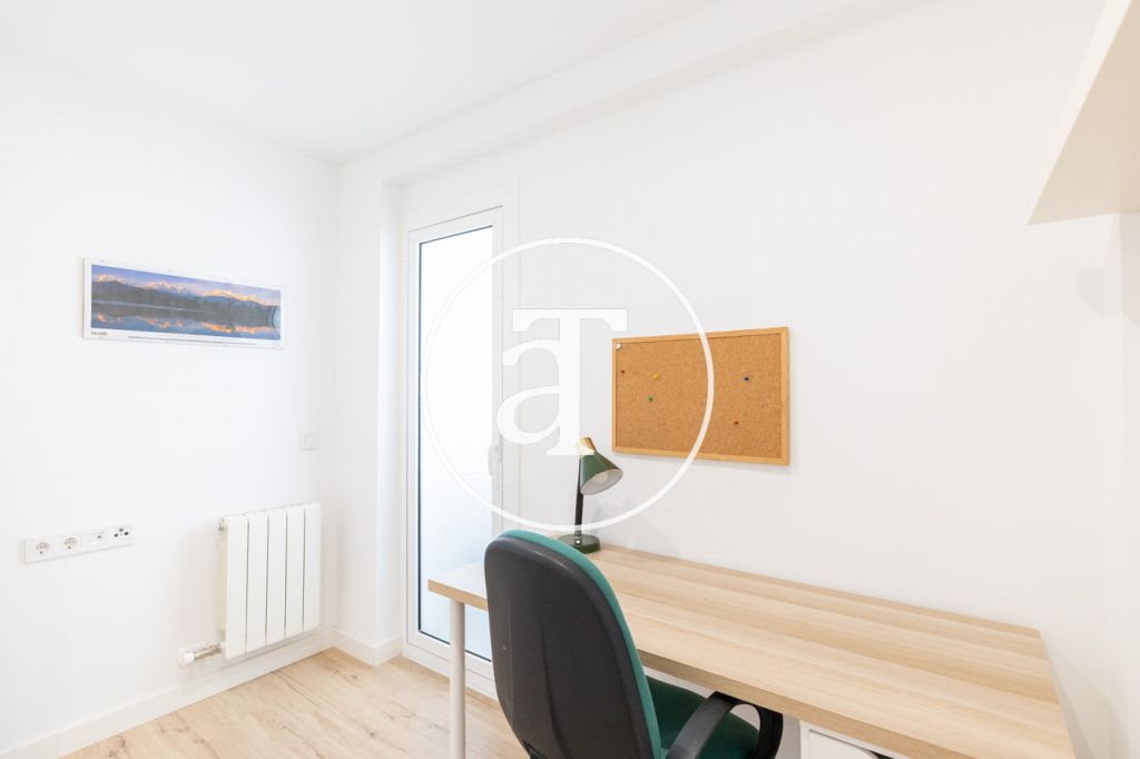 Appartement en location temporaire avec 2 chambres, bureau, 1 salle de bain et balcon à Sant Andreu 21
