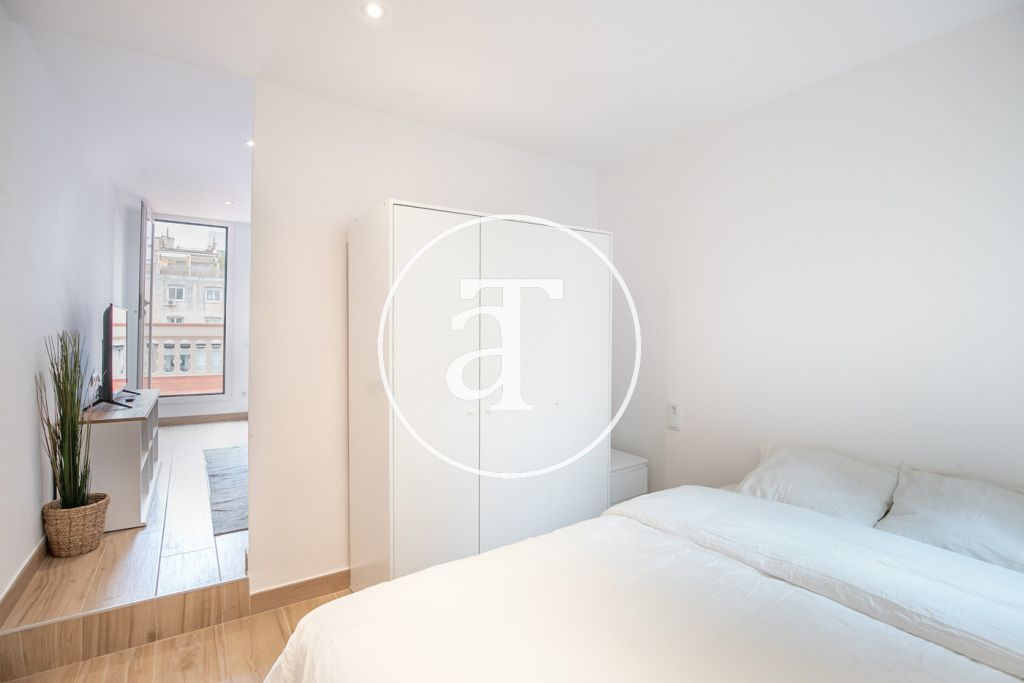 Ático de alquiler temporal de 1 habitación con fabulosa terraza privada en Paseo Sant Joan 20