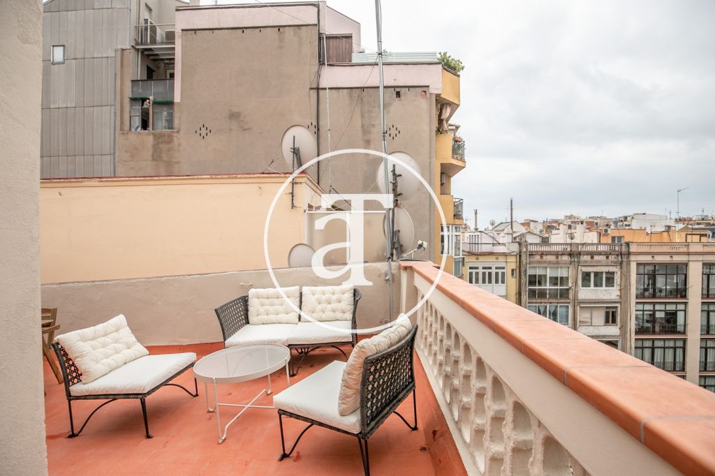 Ático de alquiler temporal de 1 habitación con fabulosa terraza privada en Paseo Sant Joan 2