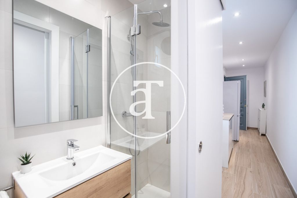 Ático de alquiler temporal de 1 habitación con fabulosa terraza privada en Paseo Sant Joan 24