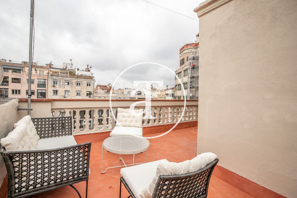 Ático de alquiler temporal de 1 habitación con fabulosa terraza privada en Paseo Sant Joan