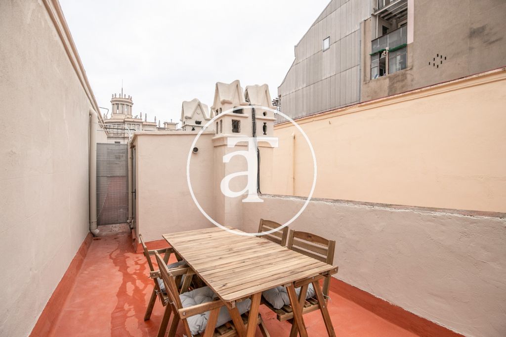 Ático de alquiler temporal de 1 habitación con fabulosa terraza privada en Paseo Sant Joan 3