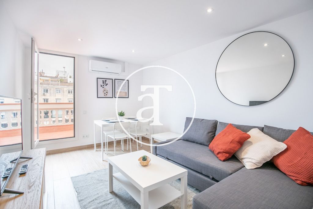Ático de alquiler temporal de 1 habitación con fabulosa terraza privada en Paseo Sant Joan 7