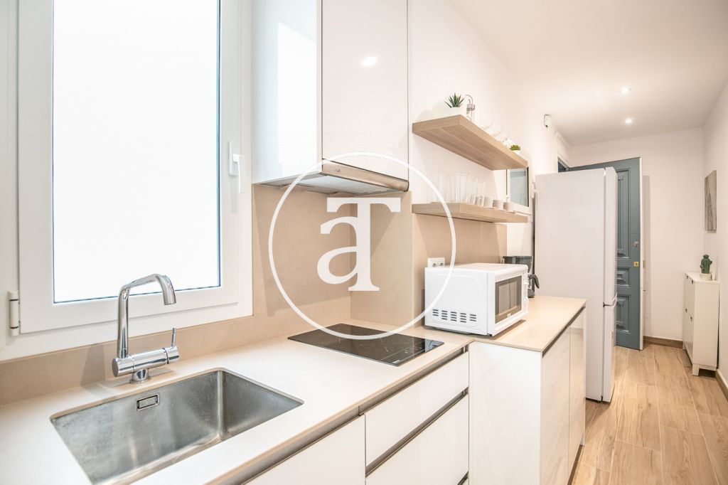 Ático de alquiler temporal de 1 habitación con fabulosa terraza privada en Paseo Sant Joan 18