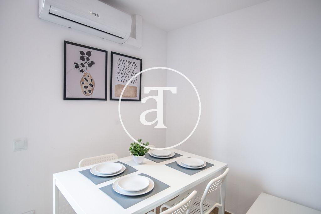 Ático de alquiler temporal de 1 habitación con fabulosa terraza privada en Paseo Sant Joan 12
