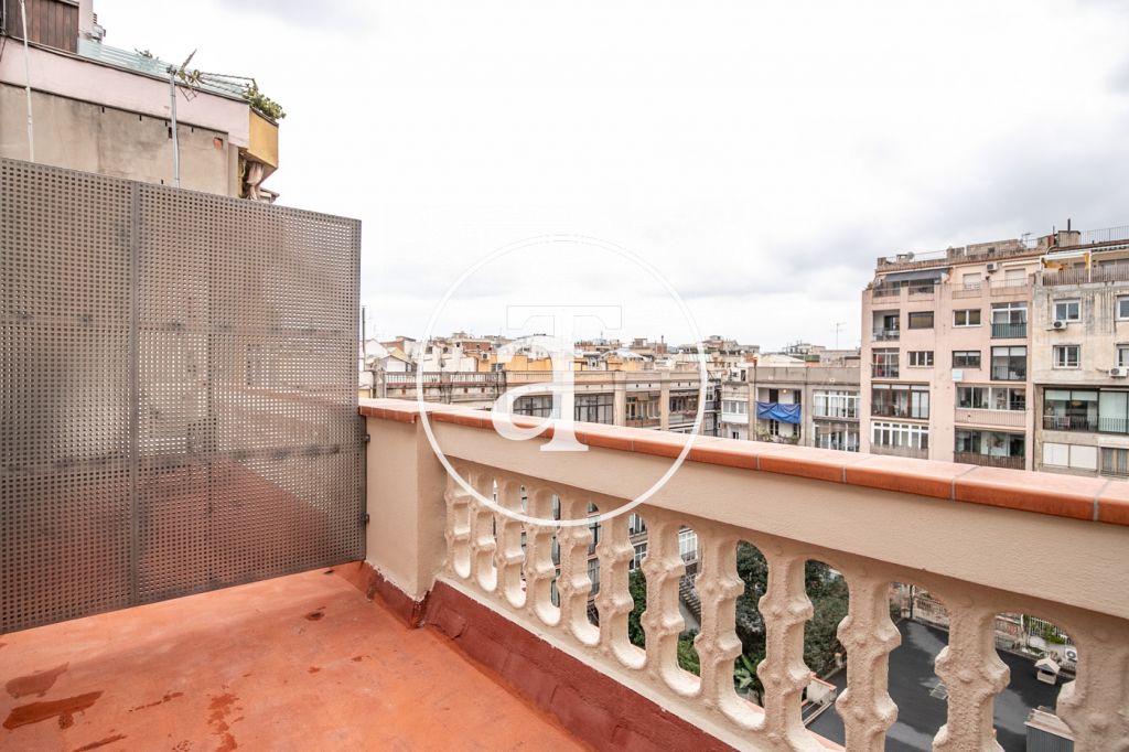 Monthly rental penthouse with 1 bedroom and amazing private terrace on Paseo Sant Joan 9