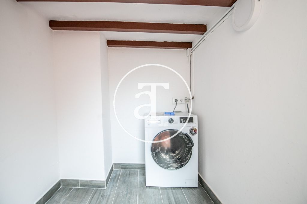 Monthly rental penthouse with 1 bedroom and amazing private terrace on Paseo Sant Joan 27