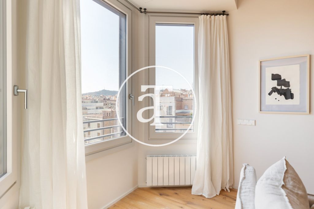 Piso de alquiler temporal de 4 habitaciones, 2 baños y aseo en calle Muntaner 6