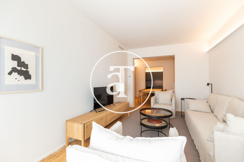 Piso de alquiler temporal de 4 habitaciones, 2 baños y aseo en calle Muntaner 3