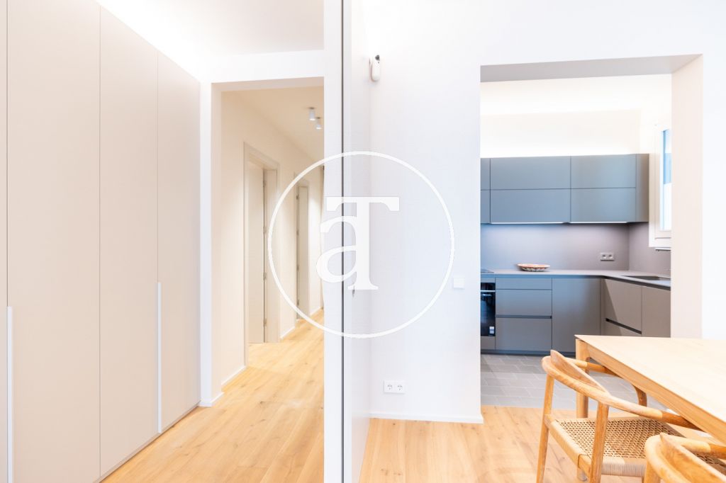 Piso de alquiler temporal de 4 habitaciones, 2 baños y aseo en calle Muntaner 10